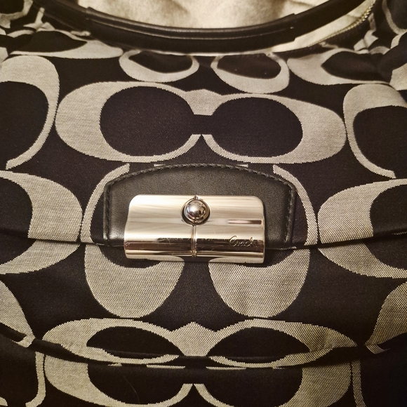 Coach Kristin Signature Hobo Bag. - Picture 3 of 5